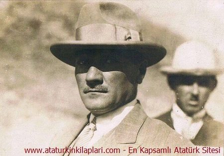 Mustafa Kemal Atatürk'ün Şapkalı Resmi-4